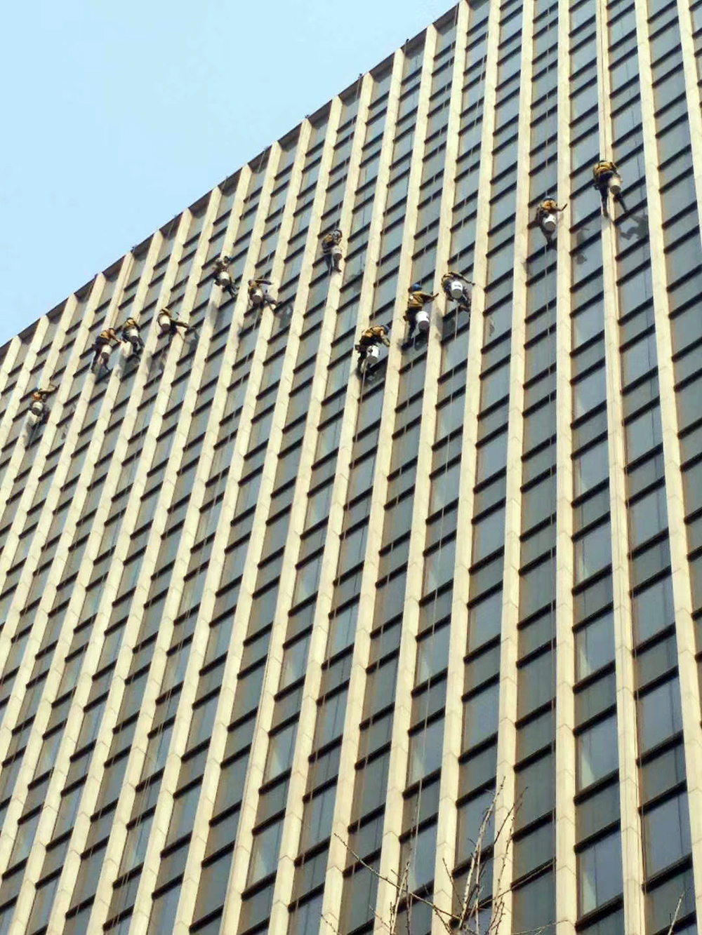 大樓清洗：守護(hù)城市建筑的清潔與美觀